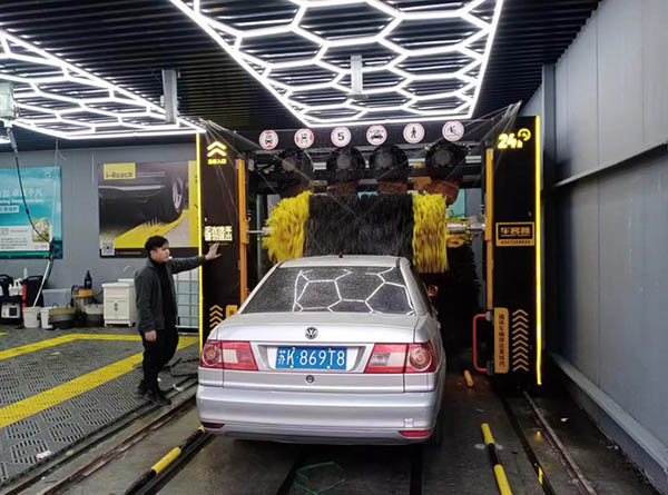 揚(yáng)州客戶(hù)定制的330mini洗車(chē)機(jī)驗(yàn)收完成